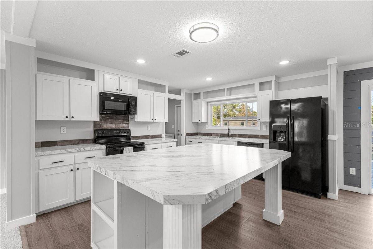 Image 7 of 38 For 9191 32nd Avenue Road