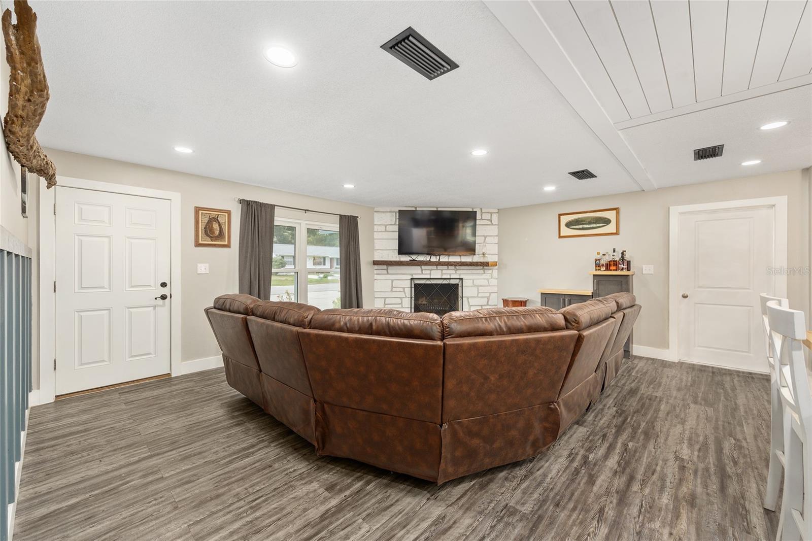 Image 14 of 45 For 903 17th Court