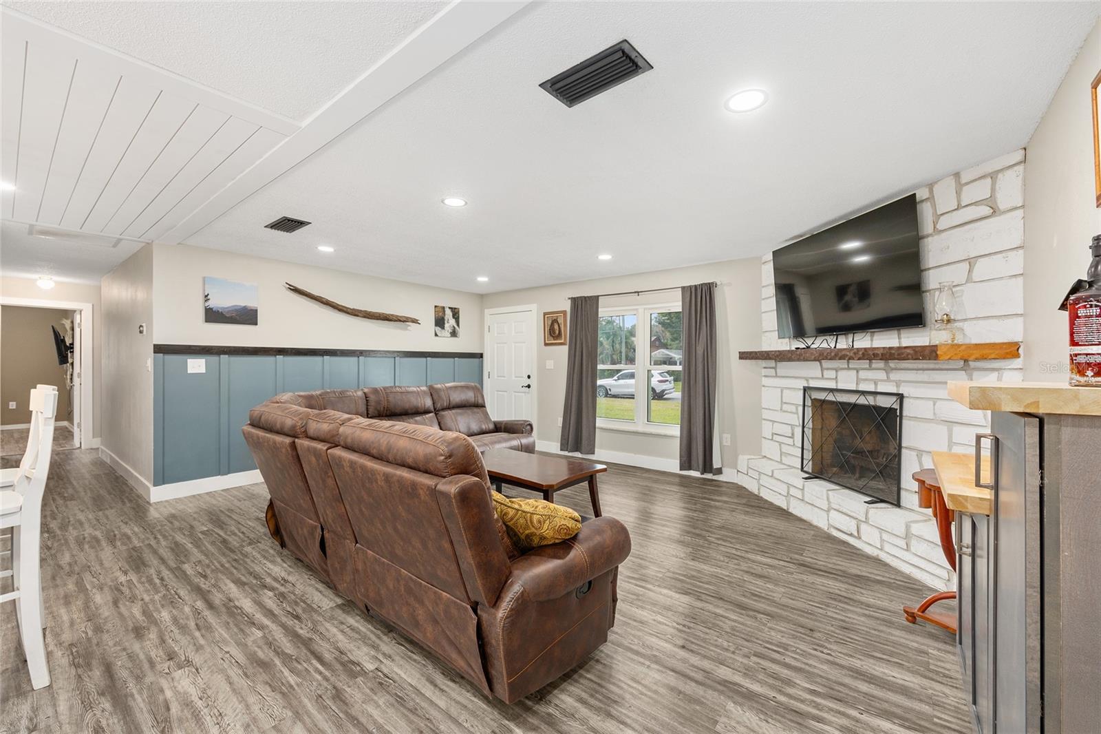 Image 16 of 45 For 903 17th Court