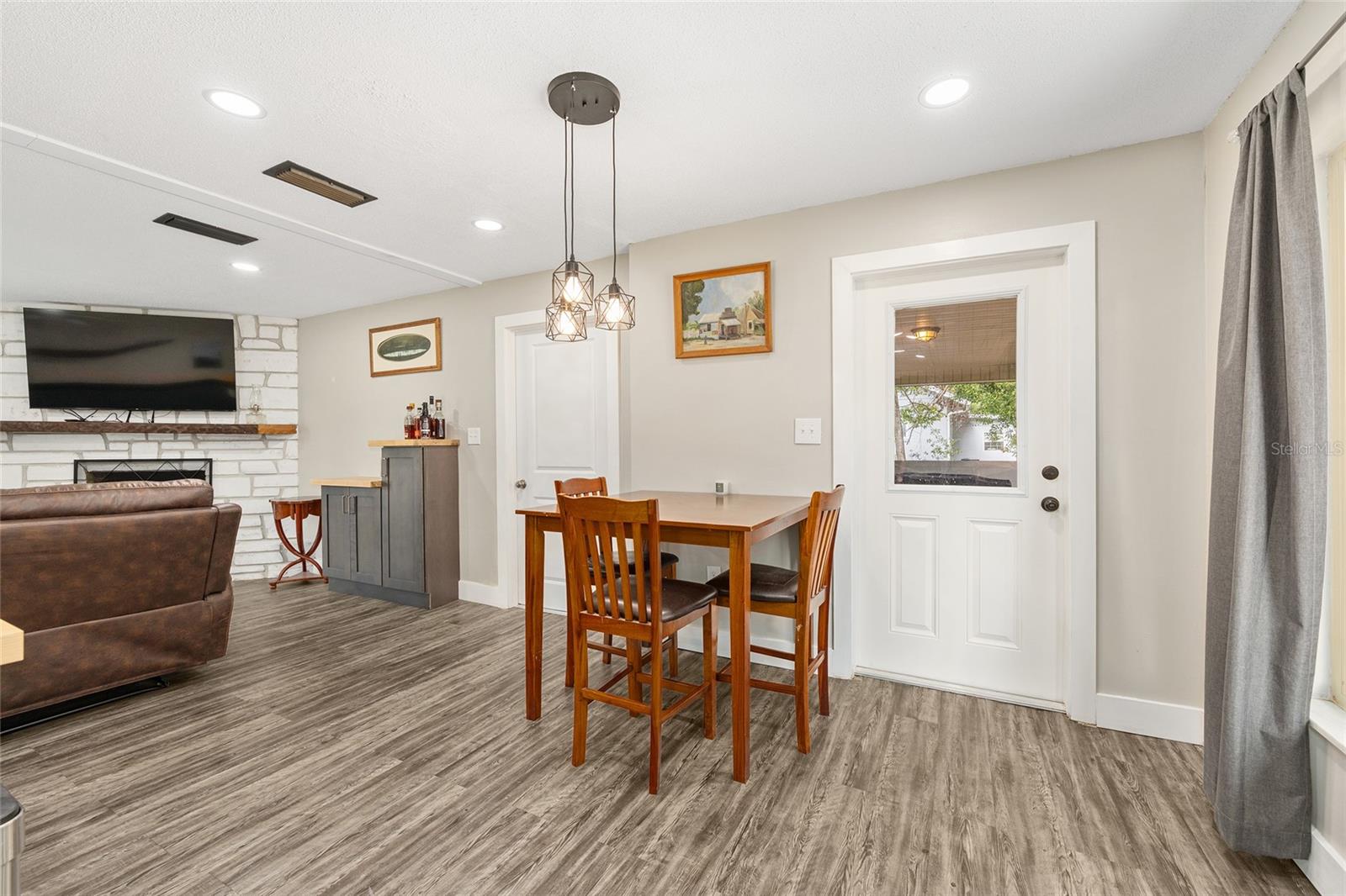 Image 18 of 45 For 903 17th Court