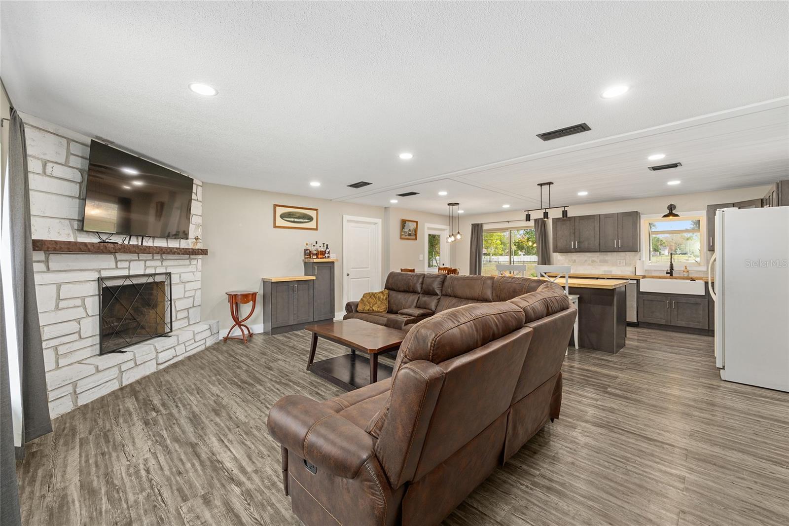 Image 2 of 45 For 903 17th Court