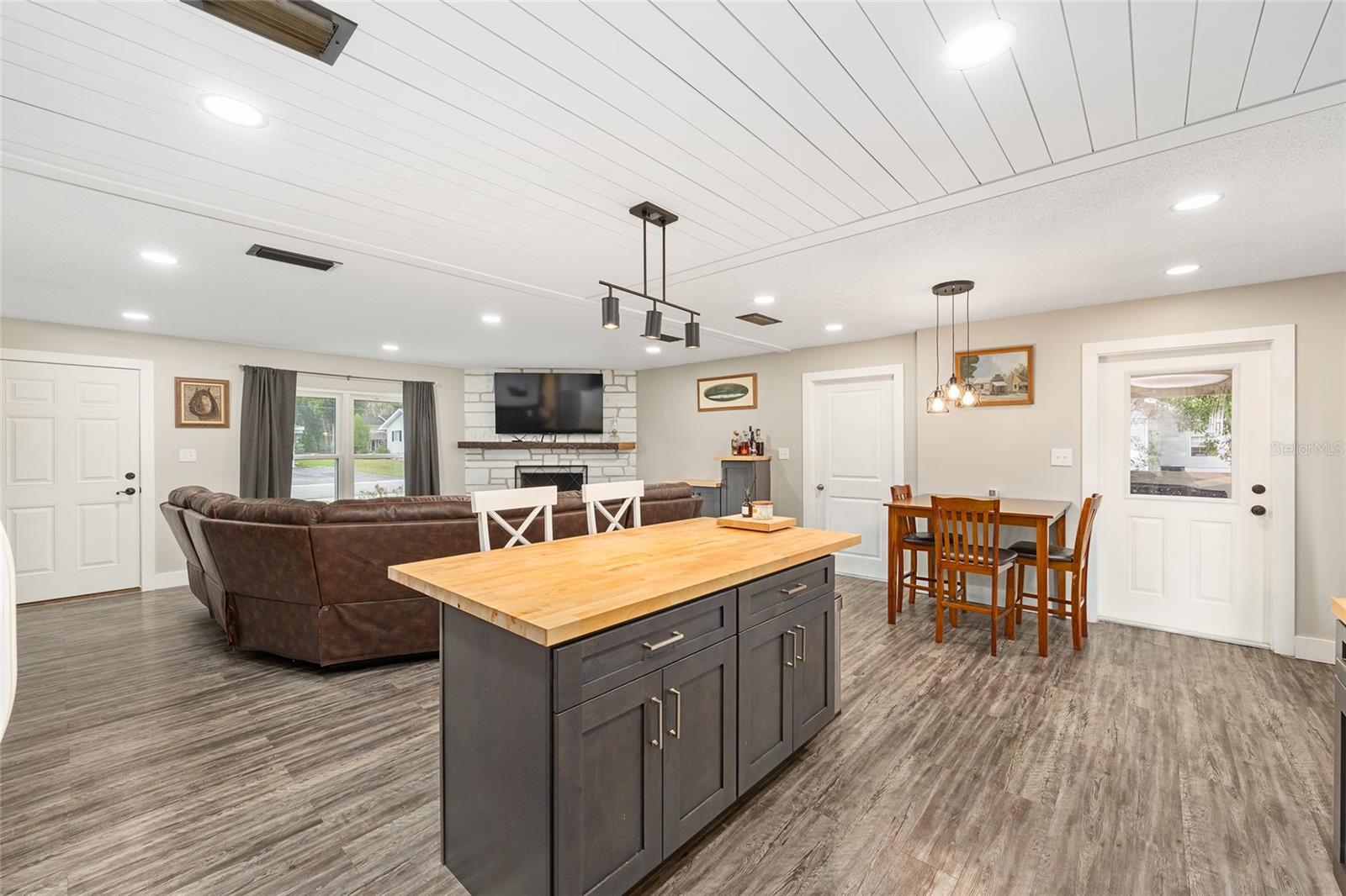 Image 23 of 45 For 903 17th Court