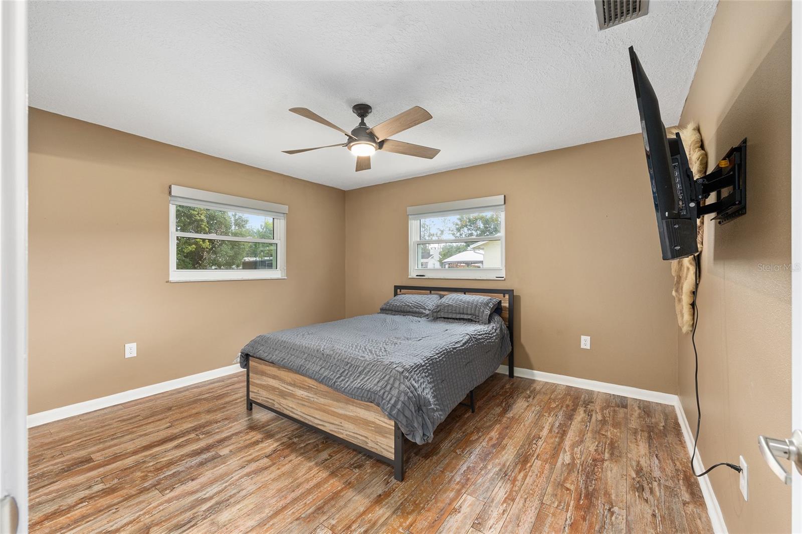 Image 26 of 45 For 903 17th Court