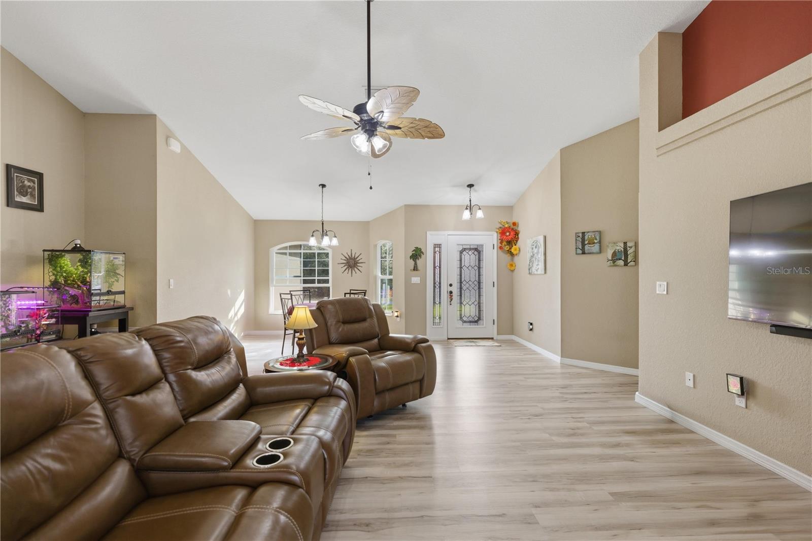 Image 14 of 40 For 5693 Woodlawn Street