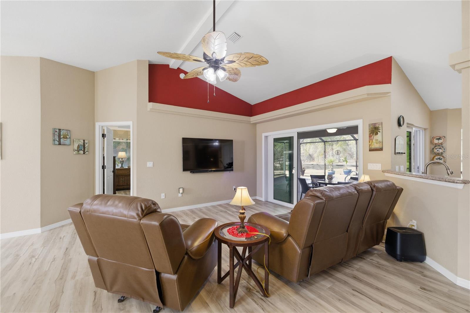 Image 15 of 40 For 5693 Woodlawn Street