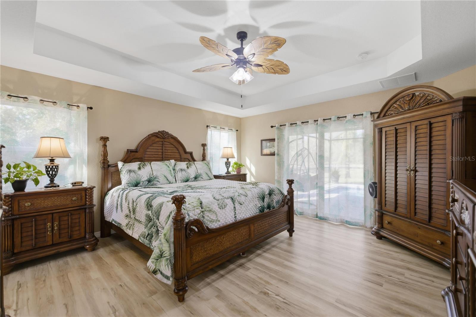 Image 16 of 40 For 5693 Woodlawn Street