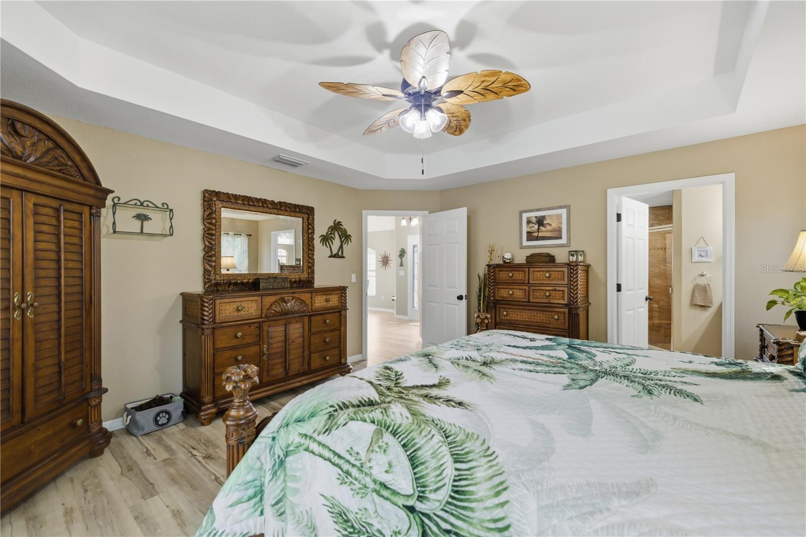 Image 17 of 40 For 5693 Woodlawn Street