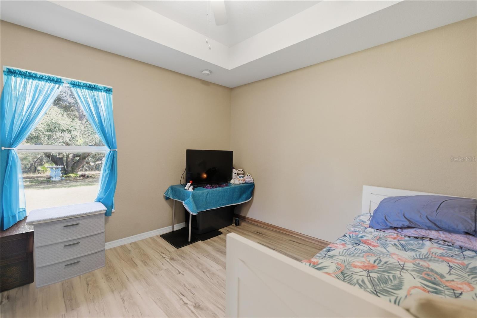 Image 21 of 40 For 5693 Woodlawn Street