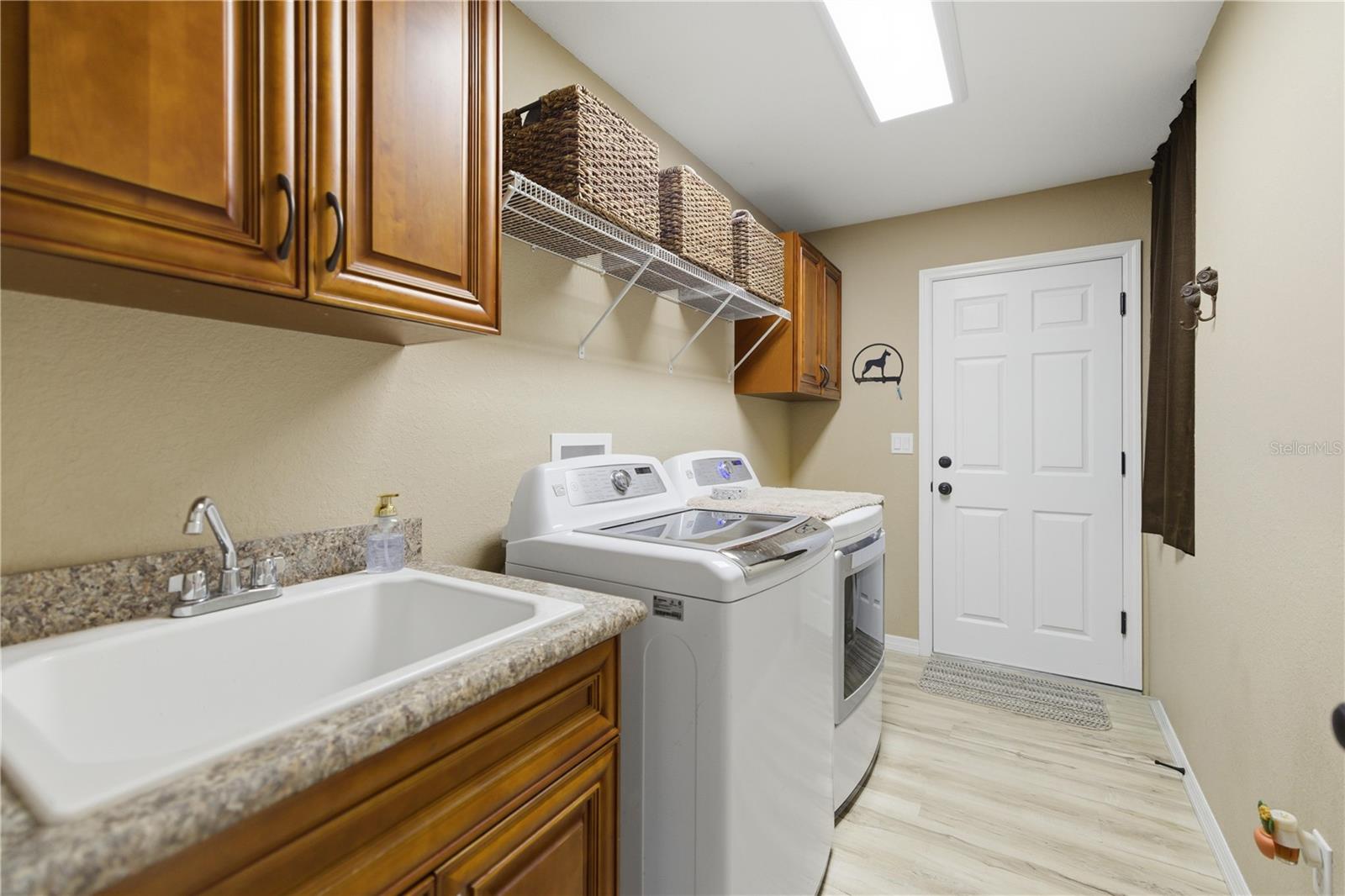 Image 25 of 40 For 5693 Woodlawn Street