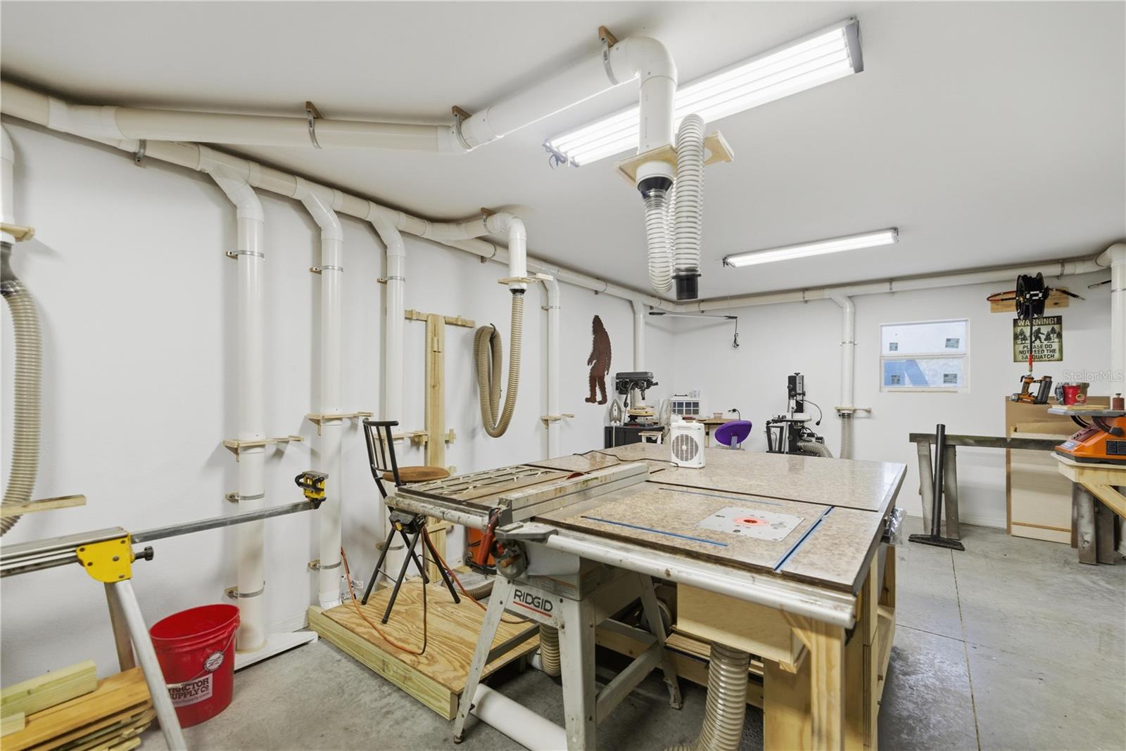 Image 35 of 40 For 5693 Woodlawn Street