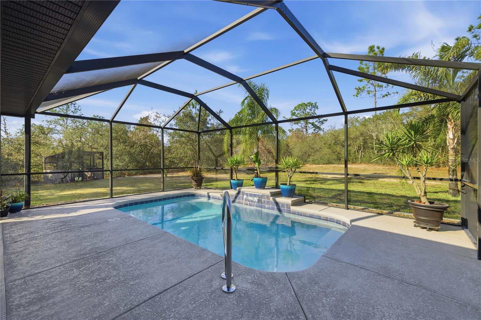 Image 5 of 40 For 5693 Woodlawn Street