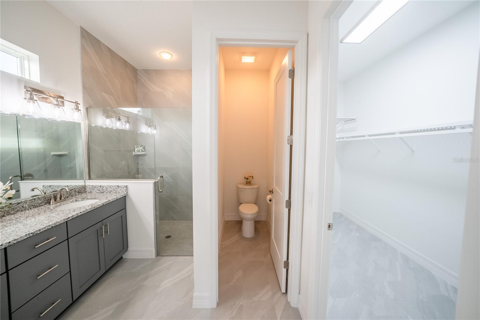 Image 12 of 27 For 4720 25th Loop