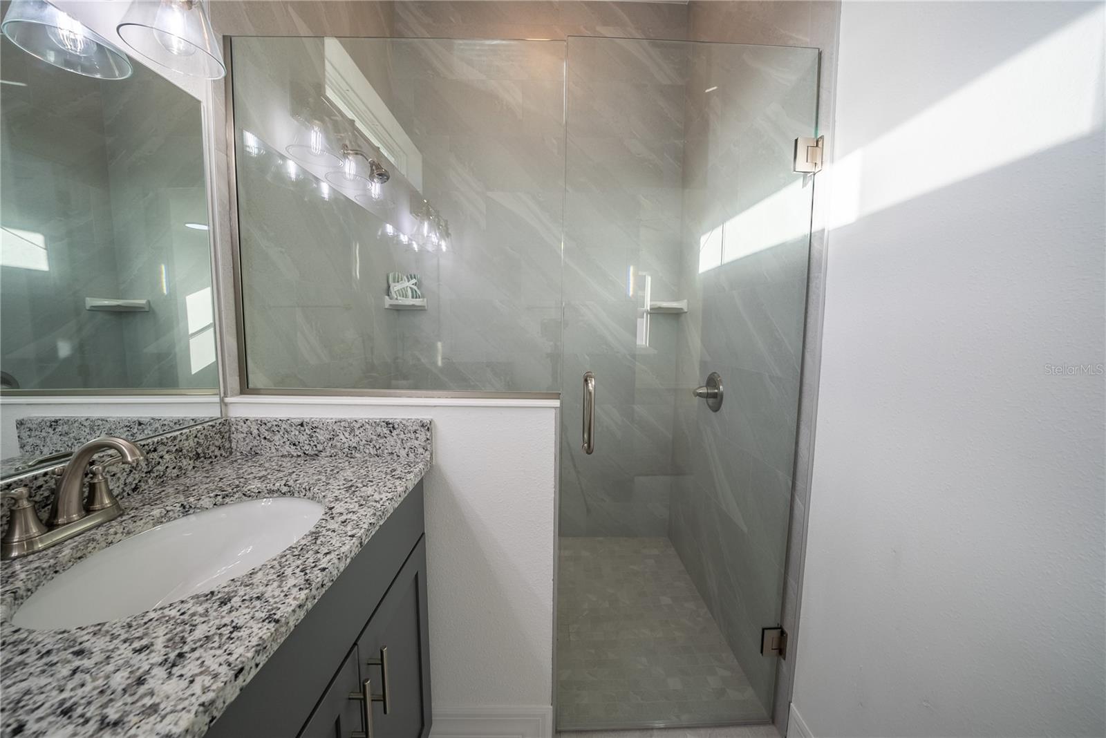 Image 14 of 27 For 4720 25th Loop