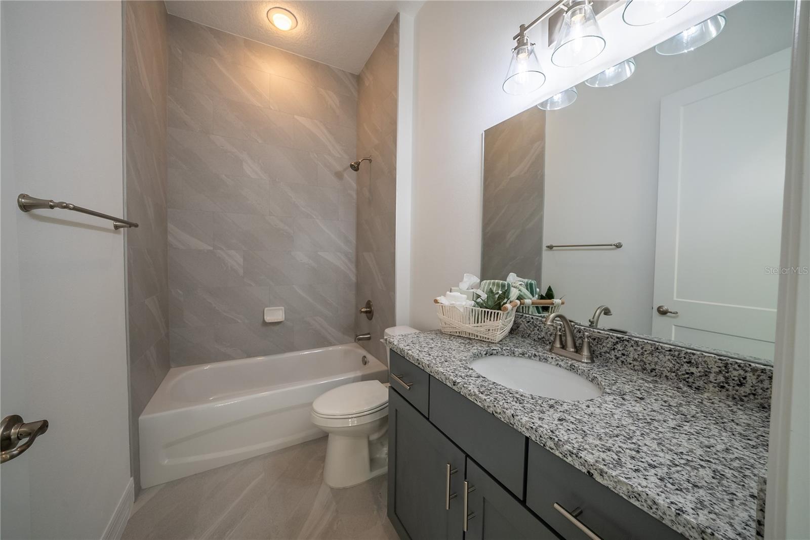 Image 22 of 27 For 4720 25th Loop