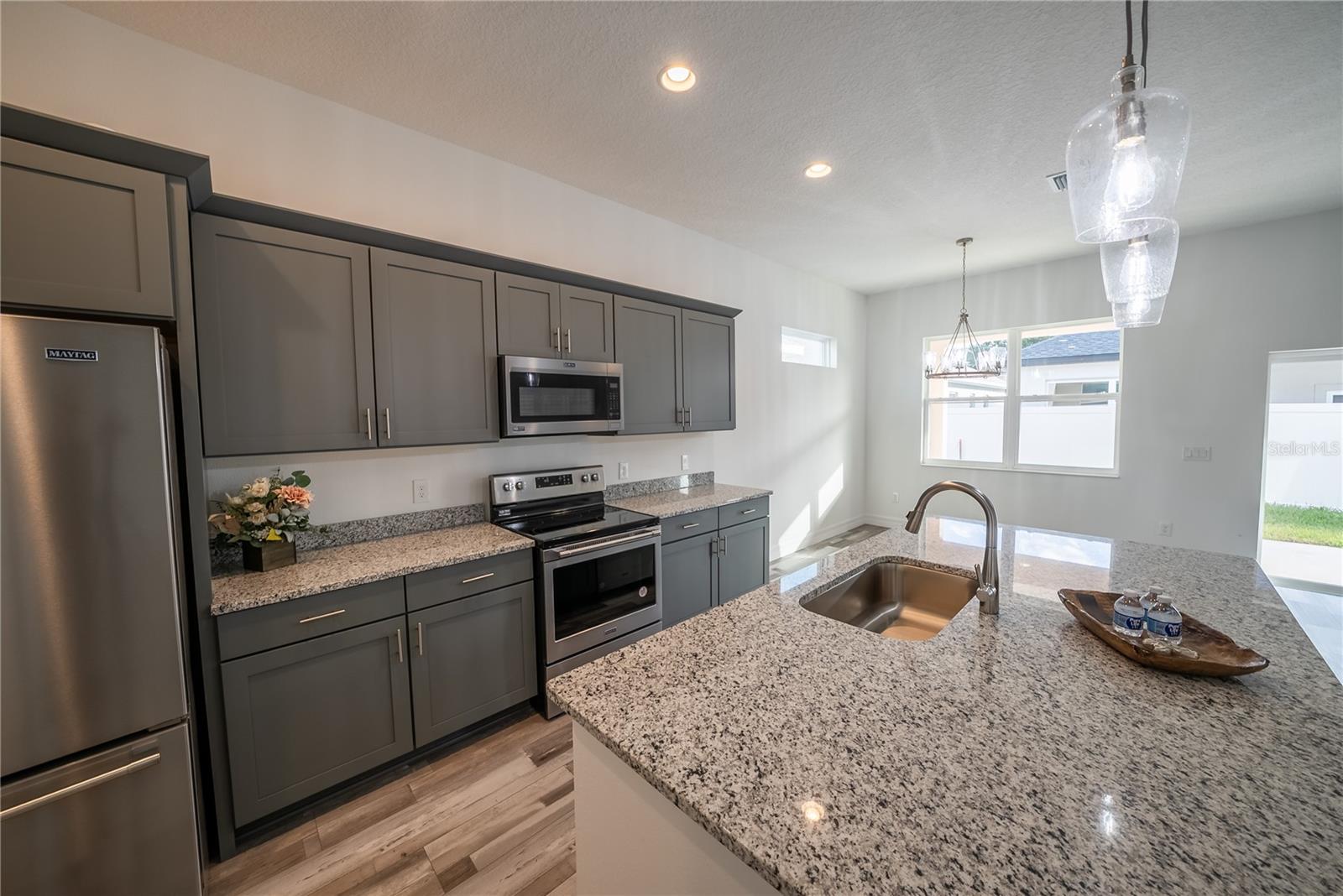 Image 7 of 27 For 4720 25th Loop