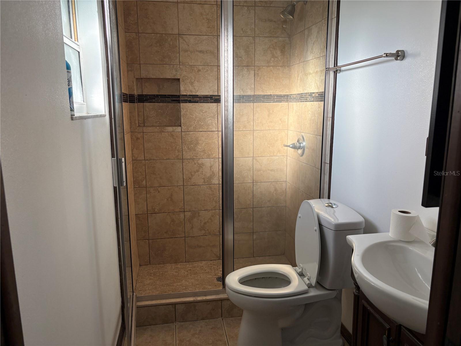 Image 10 of 19 For 626 Third Avenue