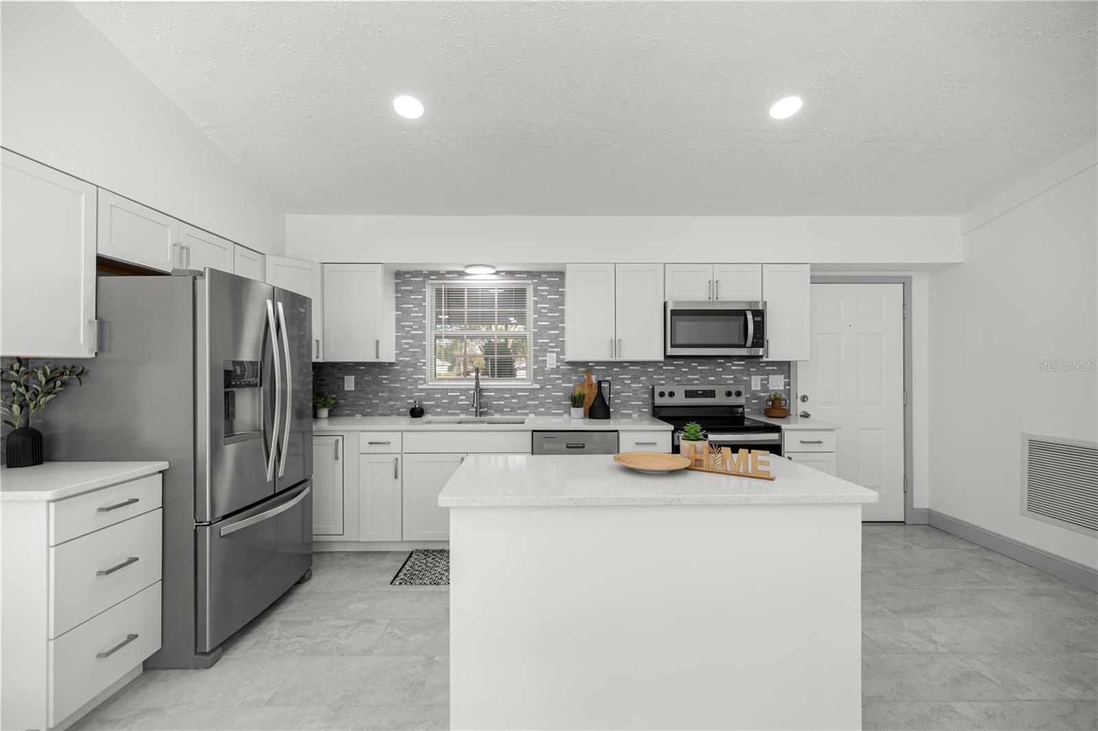 Image 7 of 35 For 11921 169th Avenue Road