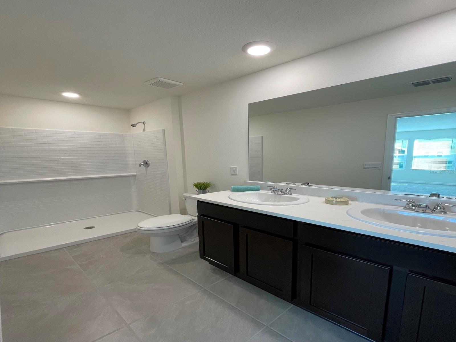 Image 16 of 33 For 6579 81st Loop