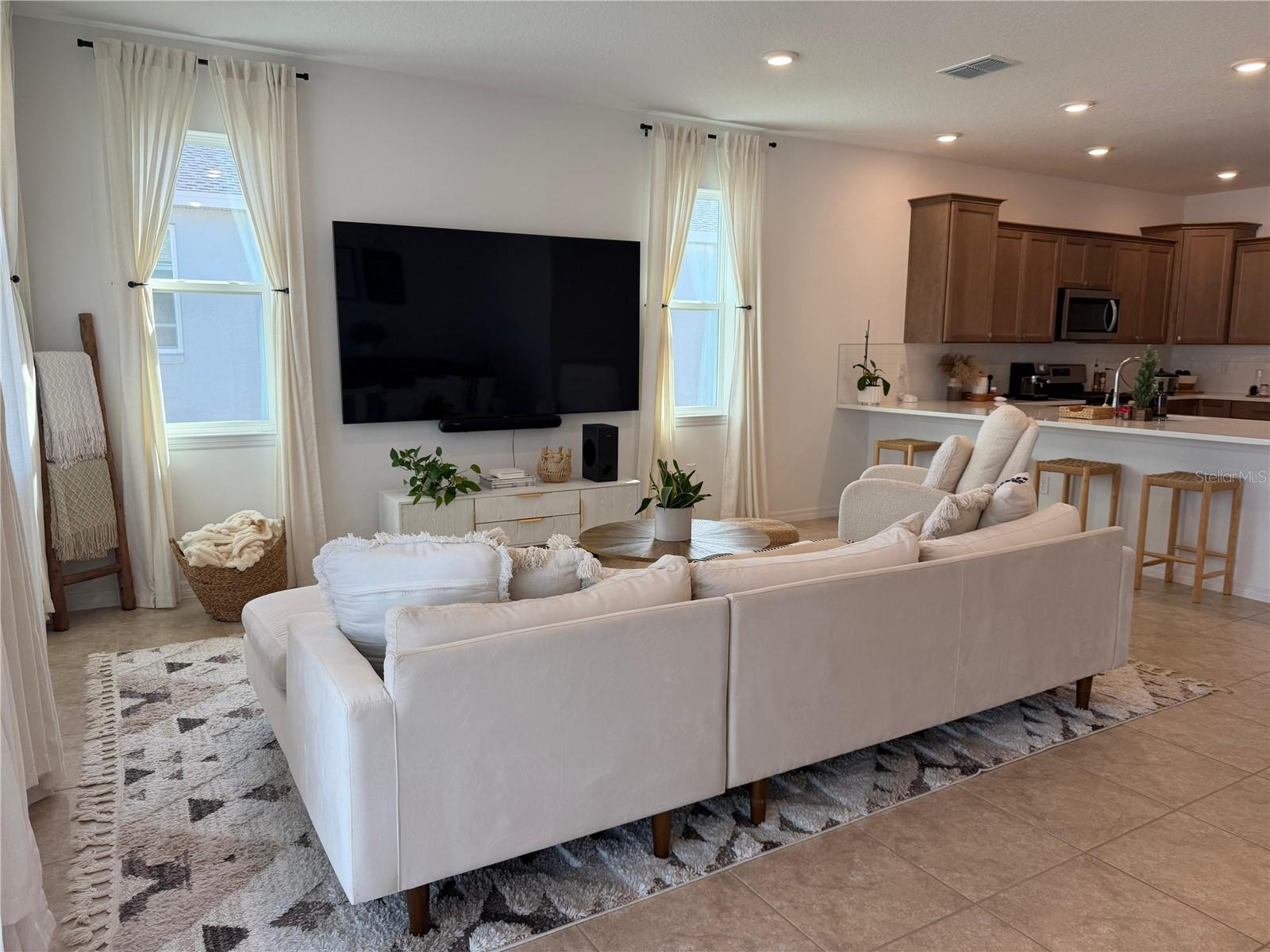 Image 5 of 40 For 5883 77th Court