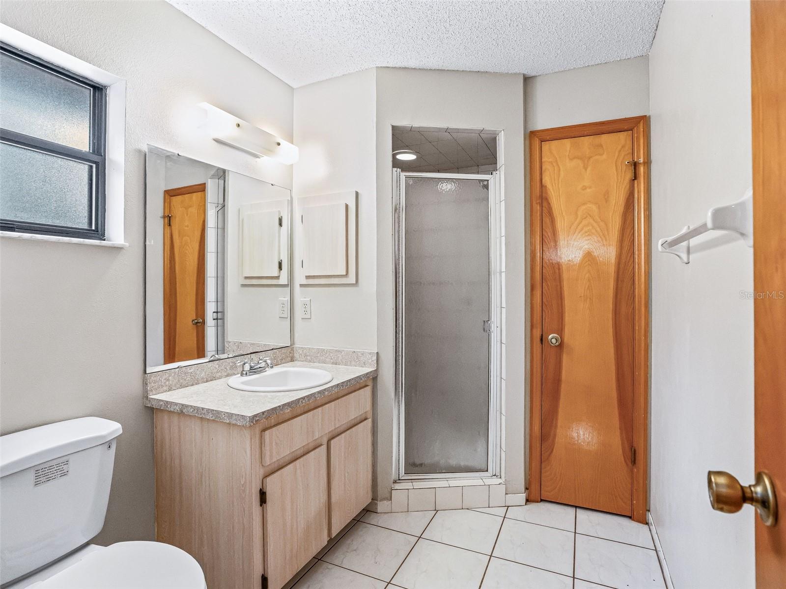 Image 17 of 35 For 15 Middleground Road