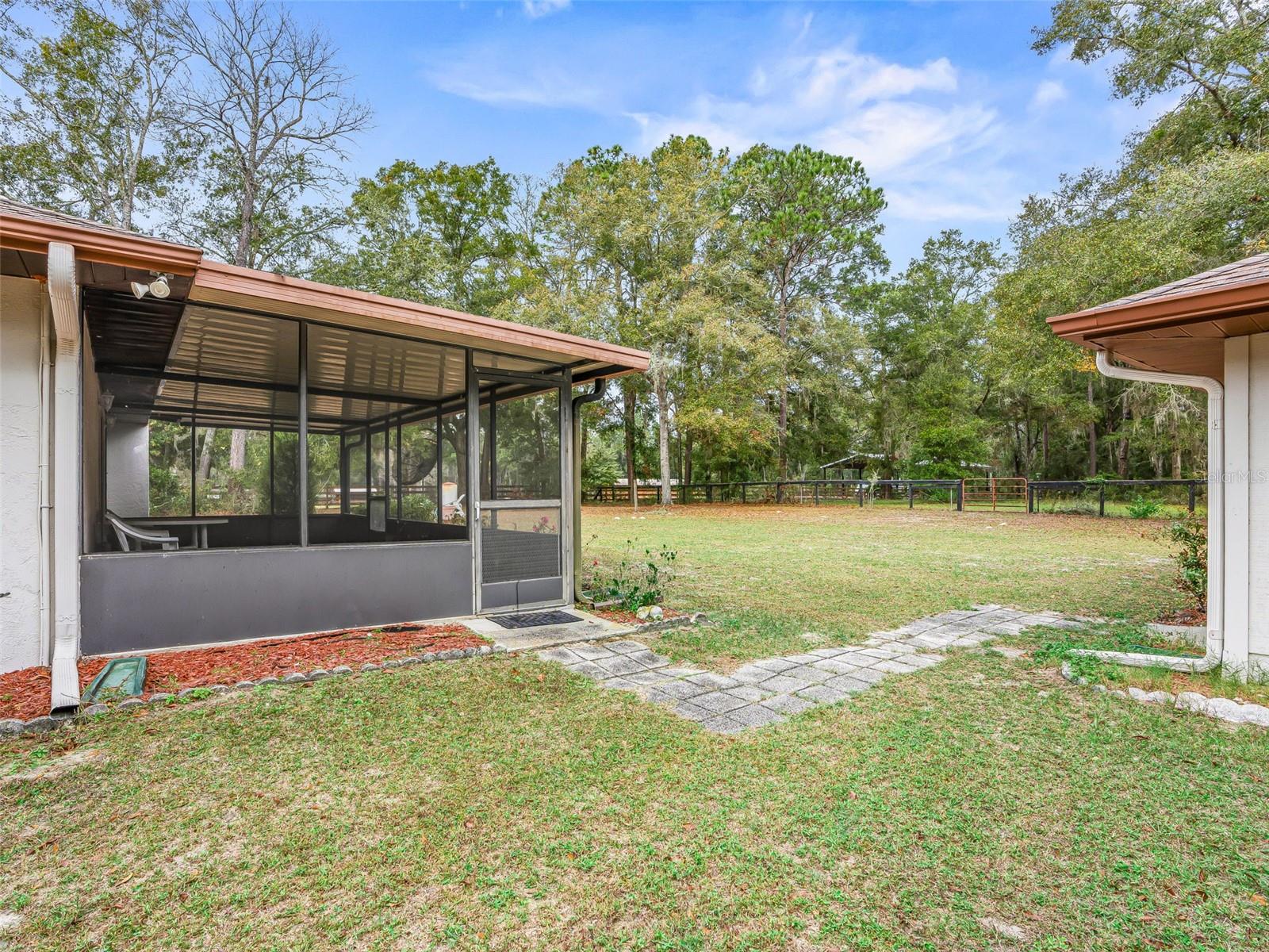 Image 23 of 35 For 15 Middleground Road