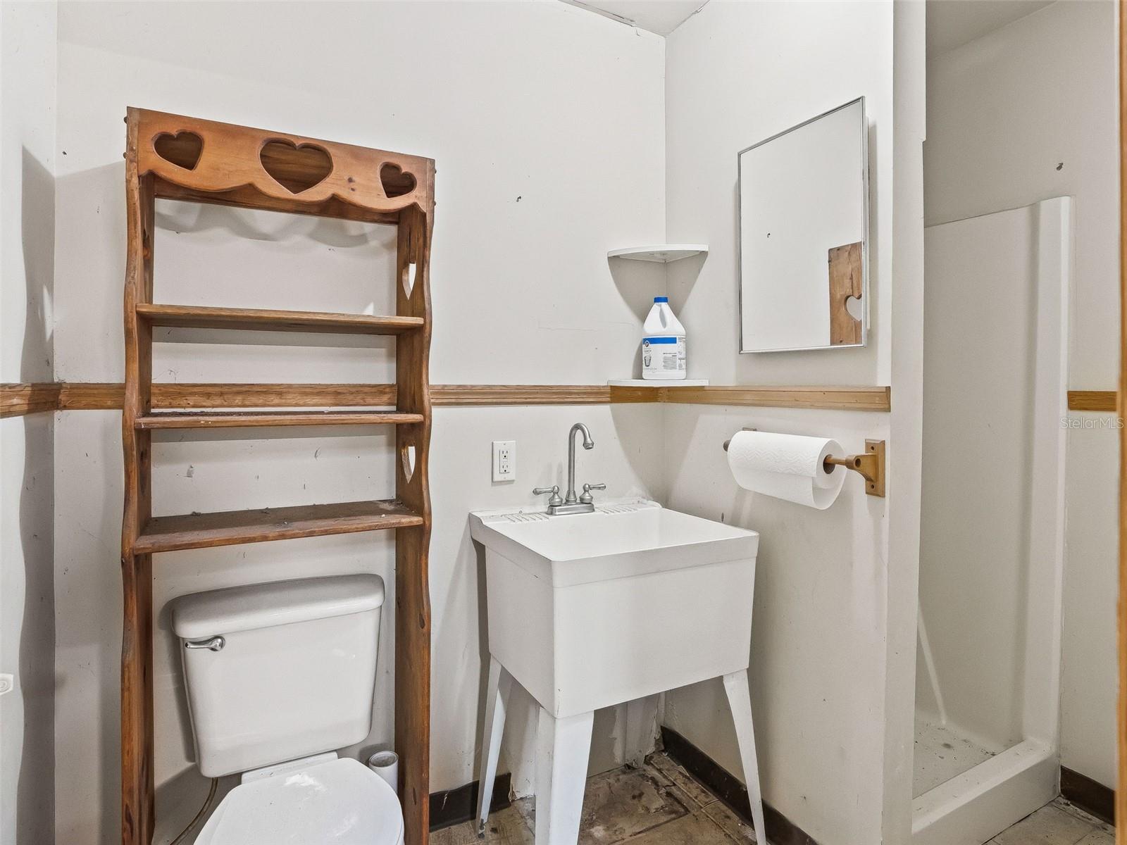 Image 28 of 35 For 15 Middleground Road