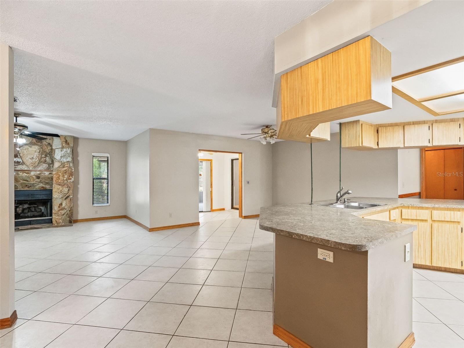 Image 5 of 35 For 15 Middleground Road