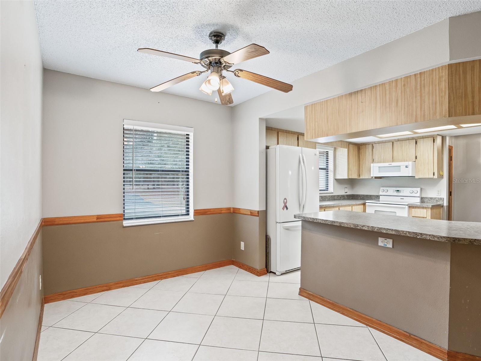 Image 7 of 35 For 15 Middleground Road