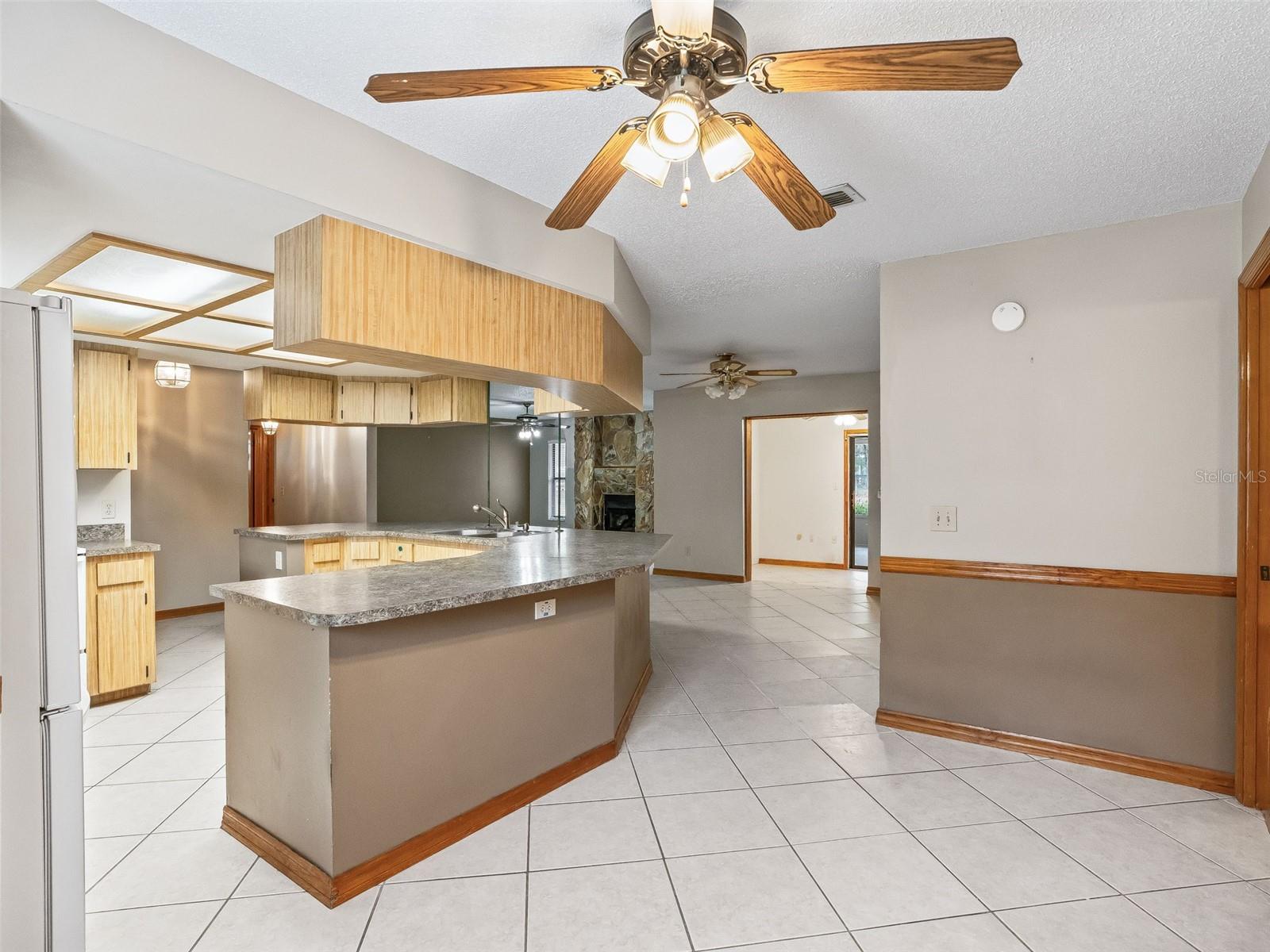 Image 8 of 35 For 15 Middleground Road