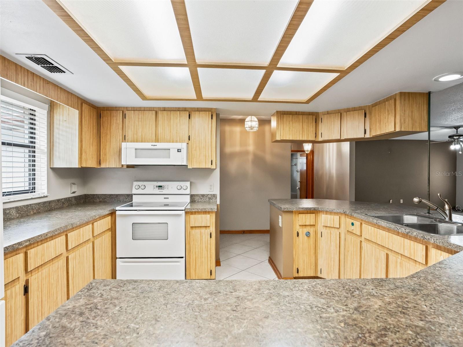 Image 9 of 35 For 15 Middleground Road