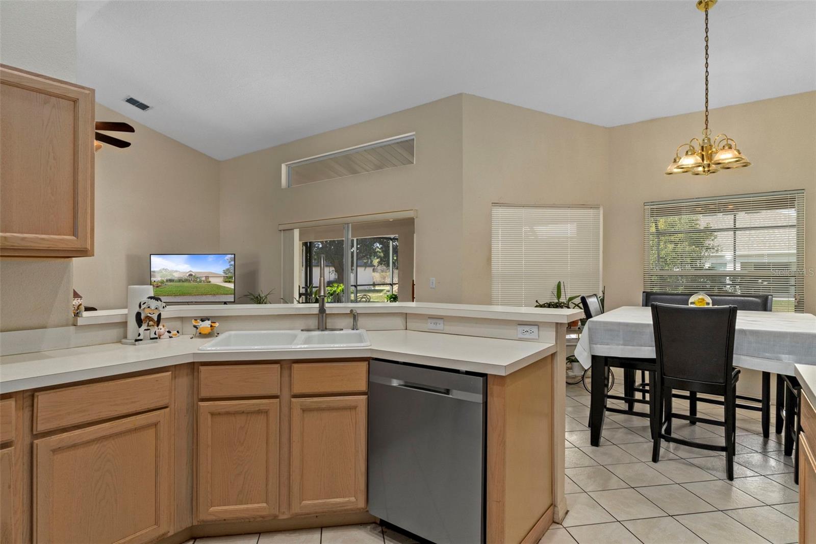 Image 10 of 37 For 5465 Chestnut Ridge Road