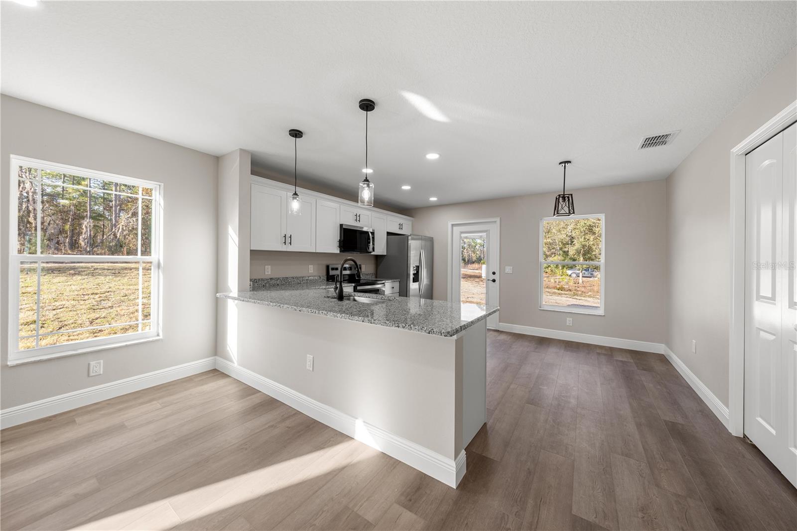 Image 5 of 32 For 15701 10th Street