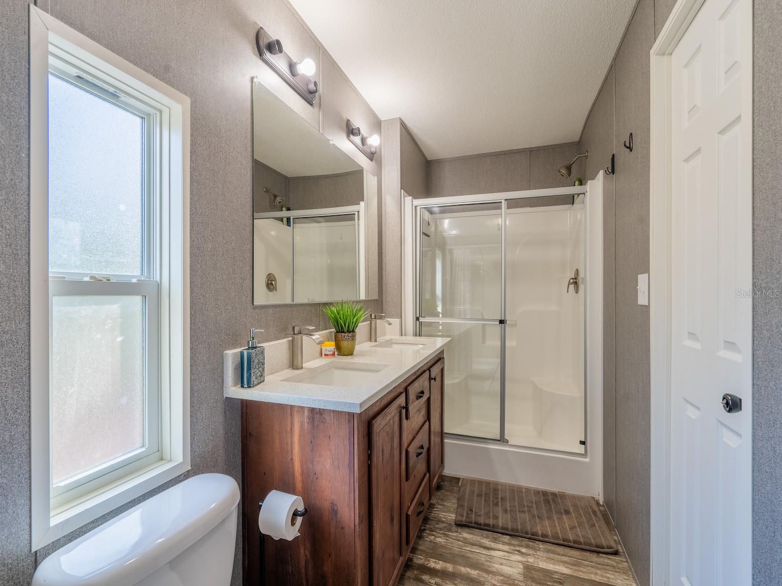 Image 15 of 94 For 5600 Nfr 5  