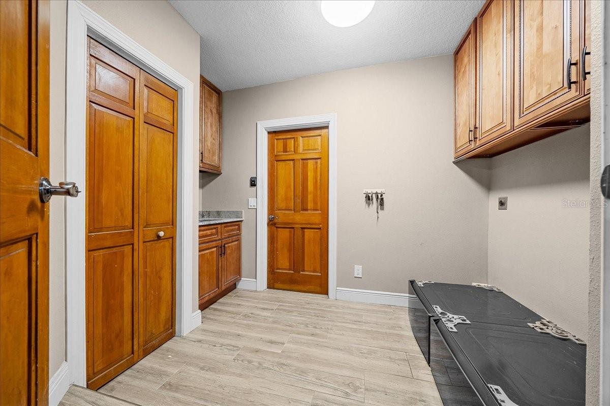 Image 33 of 76 For 1020 32nd Lane