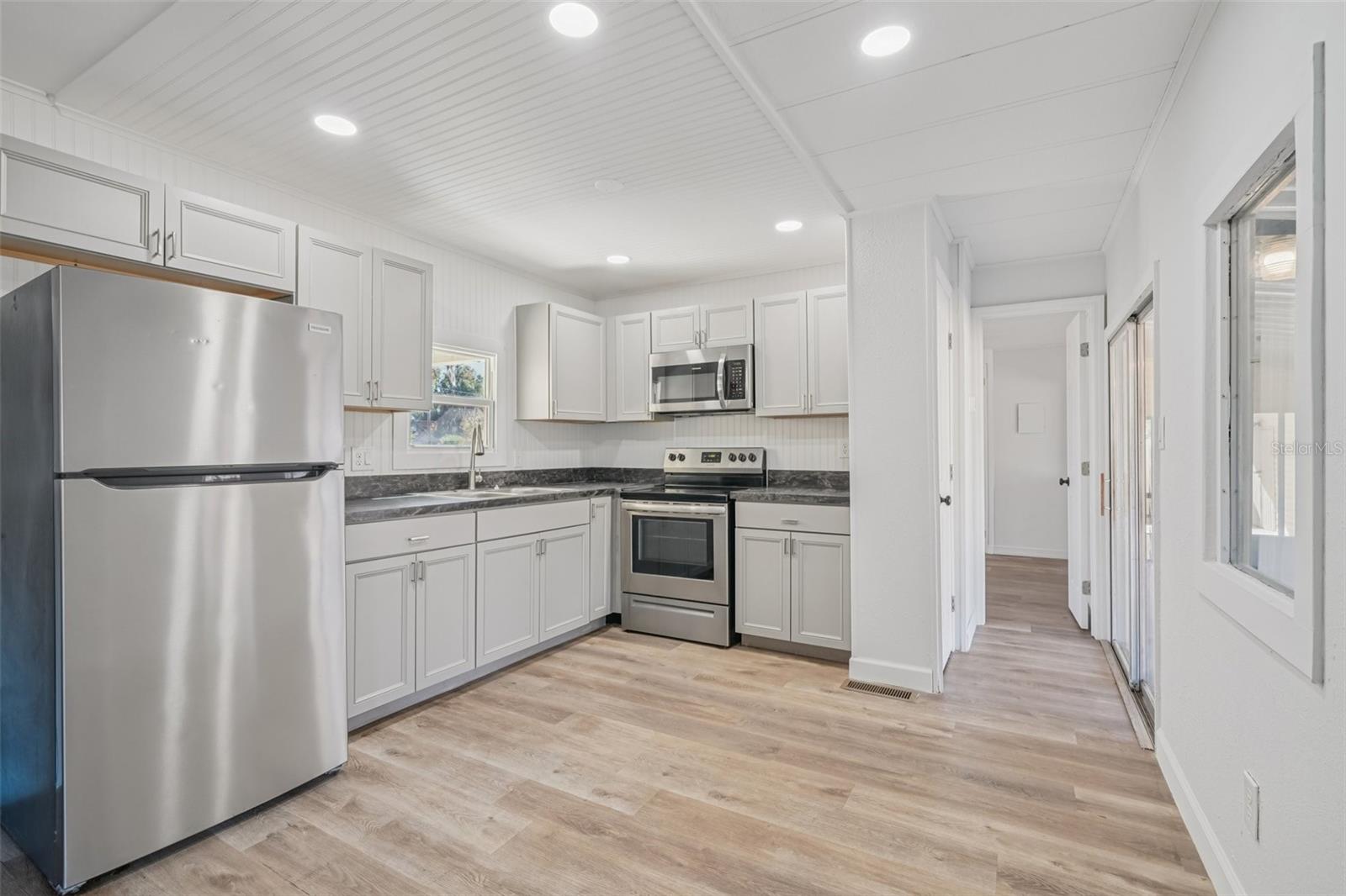 Image 13 of 34 For 15050 105th Avenue