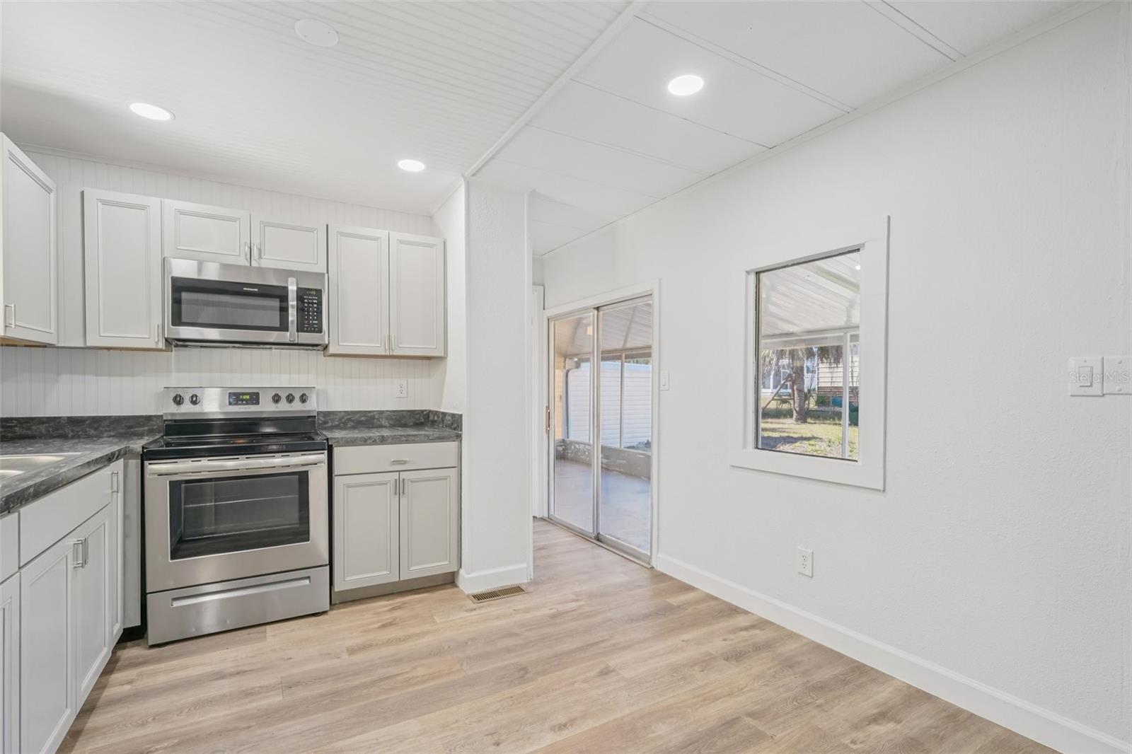 Image 15 of 34 For 15050 105th Avenue