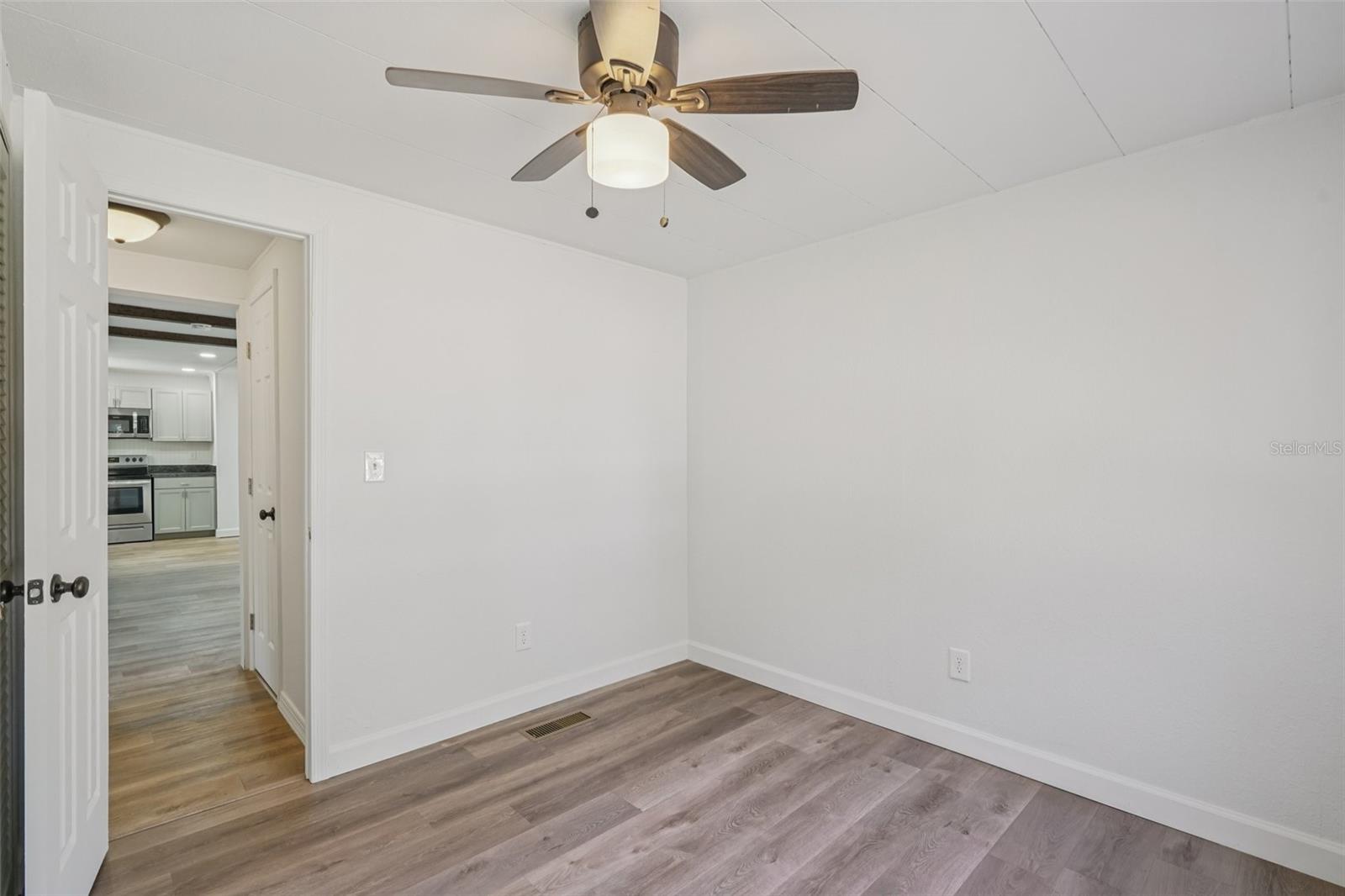 Image 23 of 34 For 15050 105th Avenue