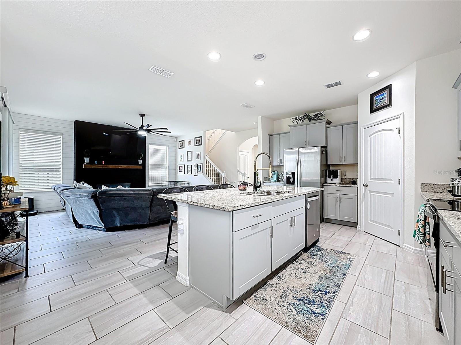 Image 18 of 74 For 16632 Point Rock Drive