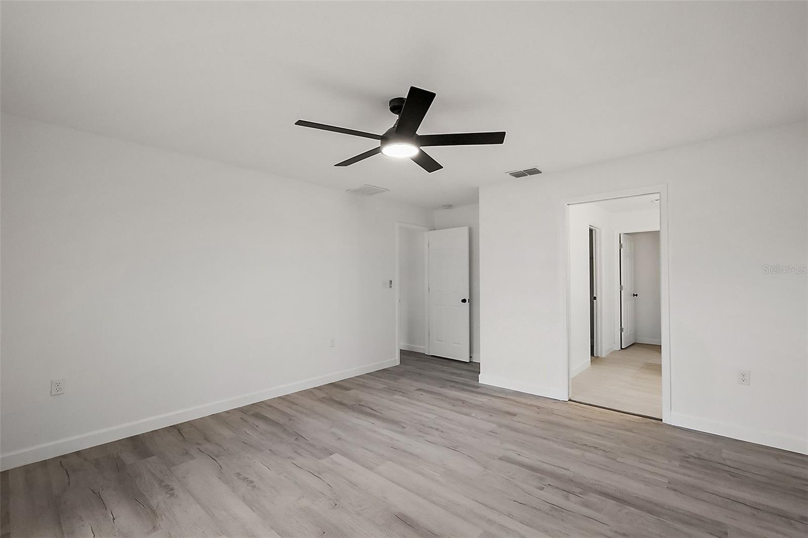 Image 4 of 21 For 13526 113th Lane