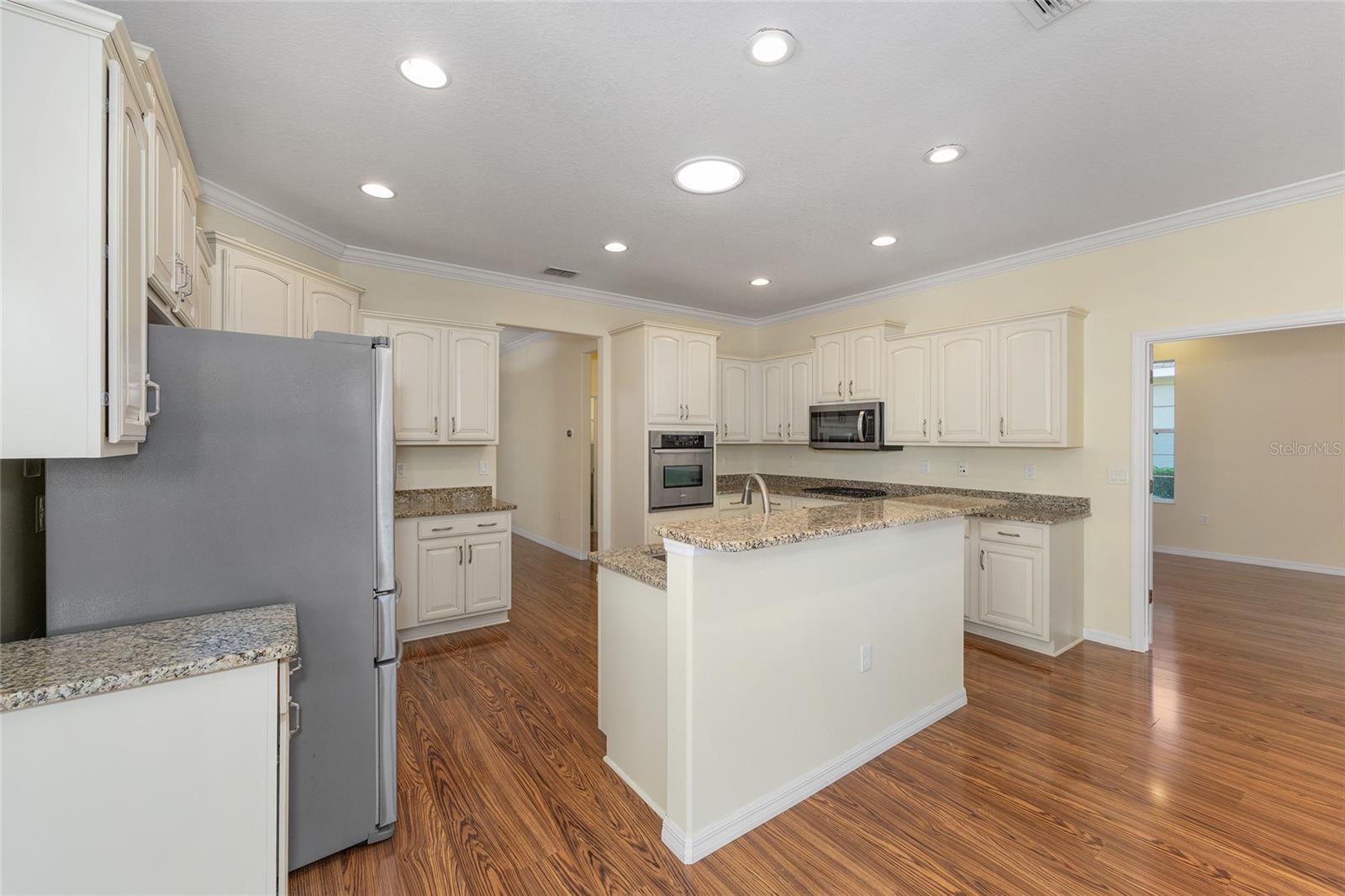 Image 17 of 48 For 8650 83rd Loop