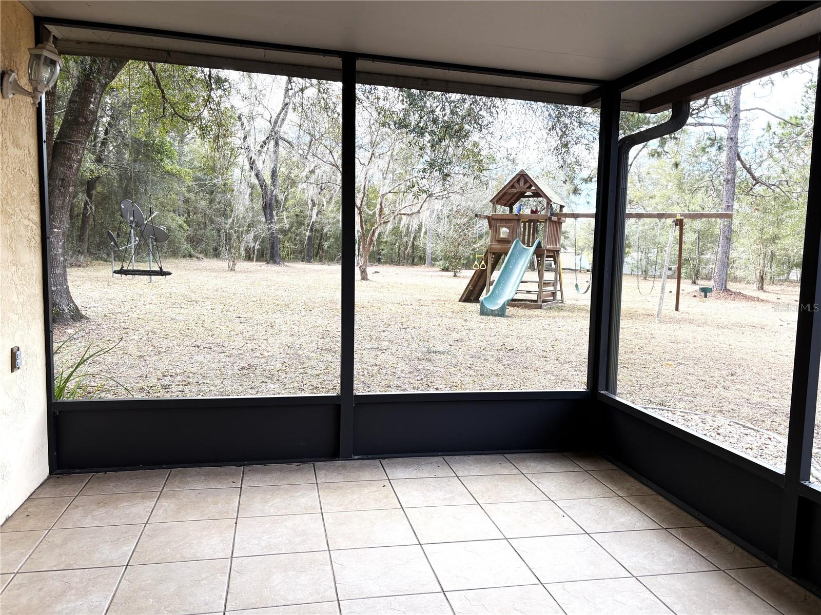 Image 12 of 52 For 2272 Grandview Avenue