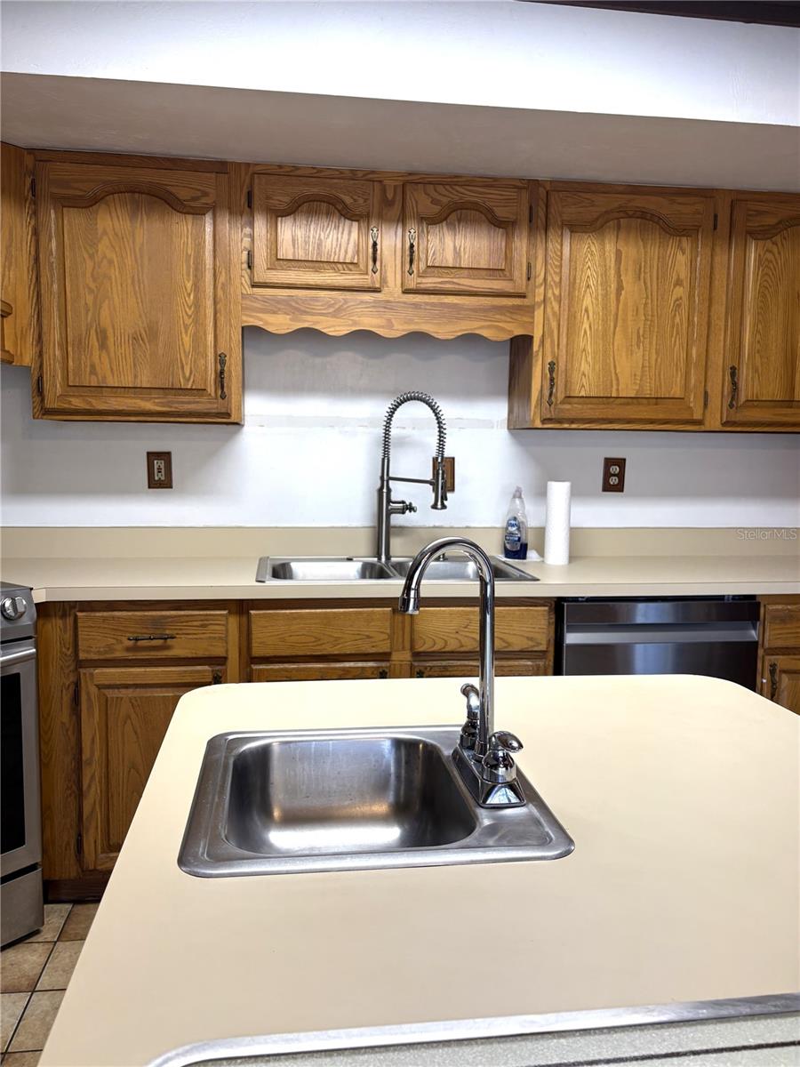 Image 17 of 52 For 2272 Grandview Avenue