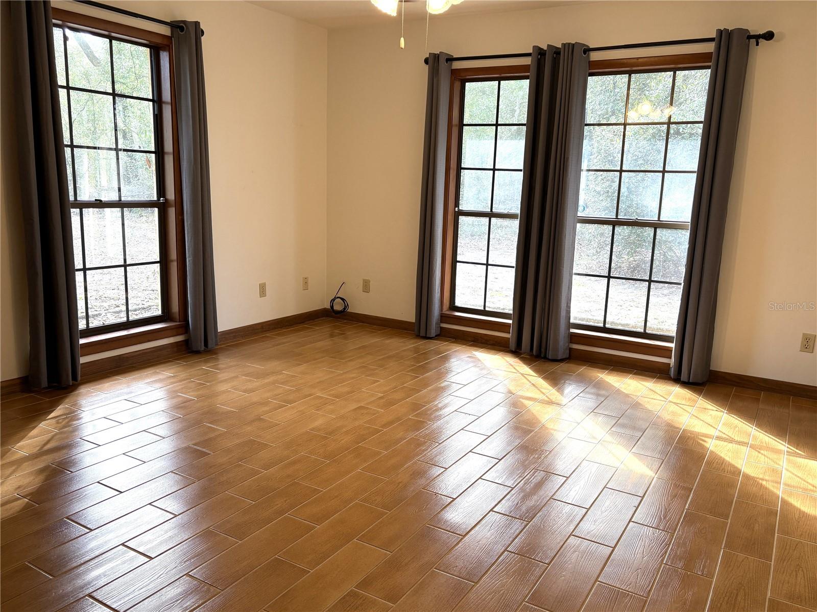 Image 23 of 52 For 2272 Grandview Avenue