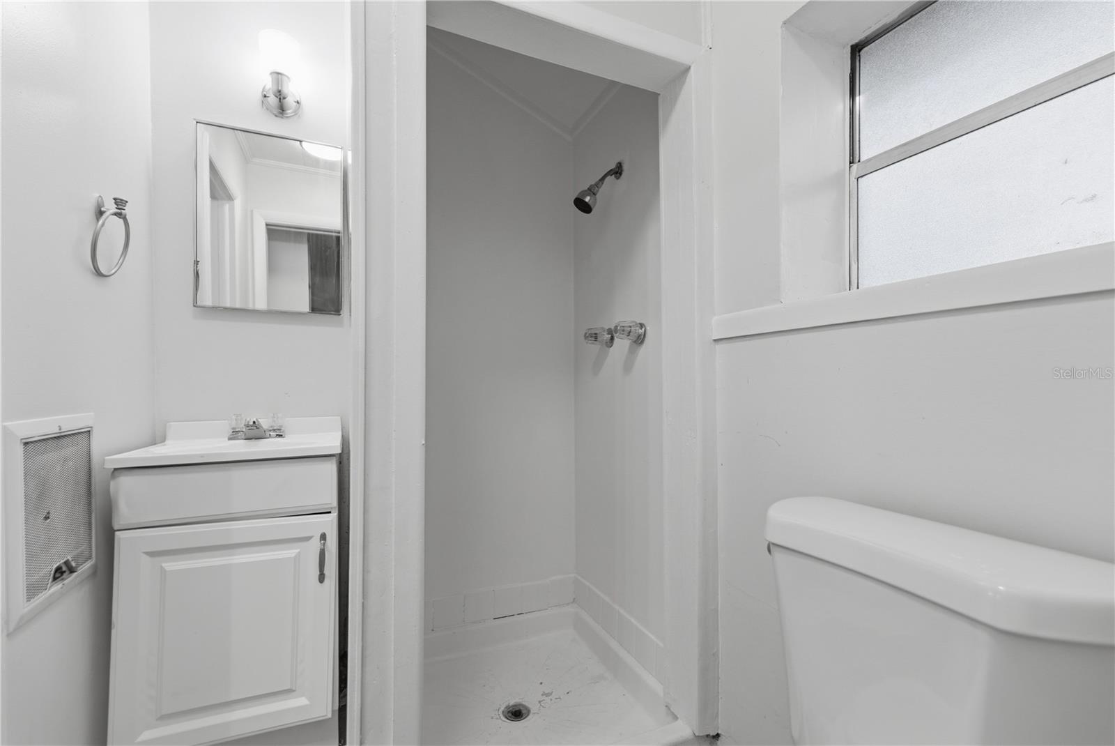 Image 20 of 39 For 604 Ross Street