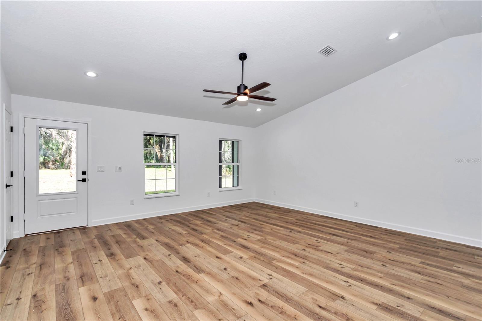 Listing photo id 16 for 12372 Checkerberry Drive