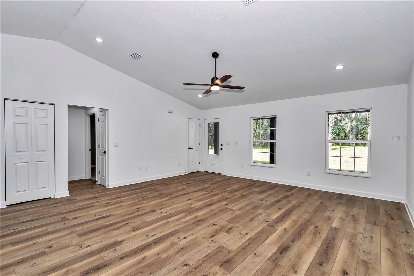 Listing photo id 17 for 12372 Checkerberry Drive