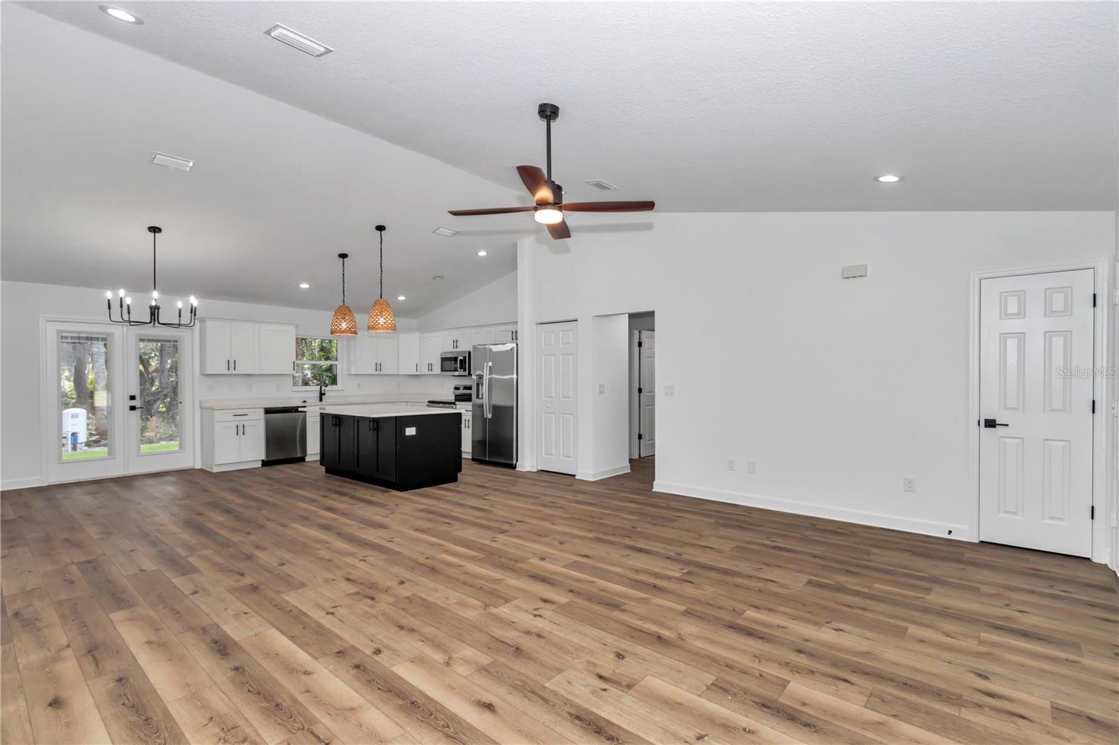 Listing photo id 18 for 12372 Checkerberry Drive