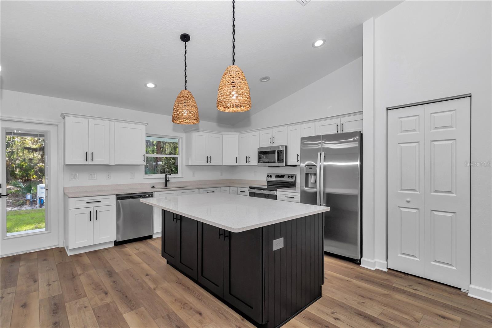 Listing photo id 20 for 12372 Checkerberry Drive