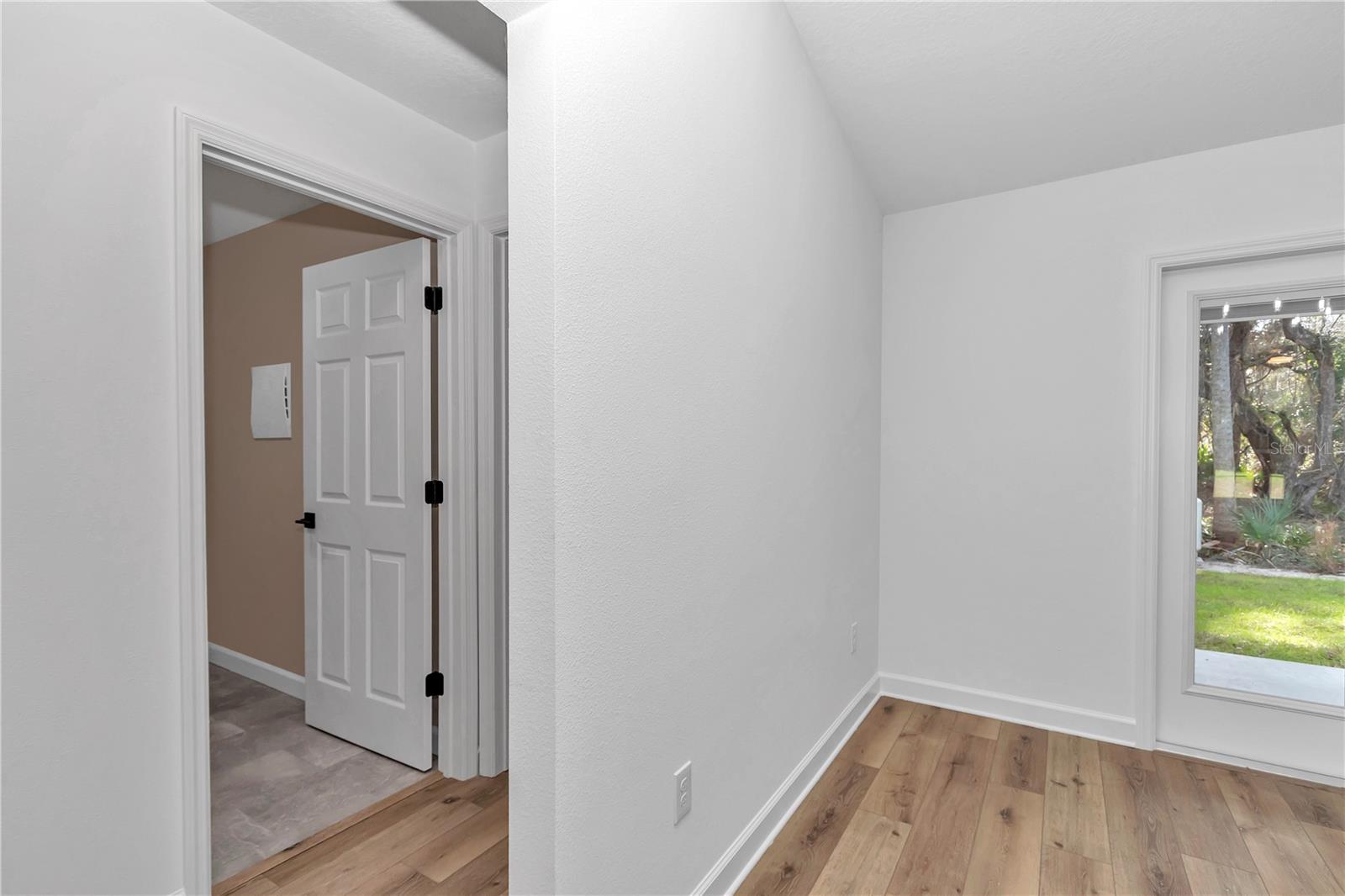 Listing photo id 26 for 12372 Checkerberry Drive