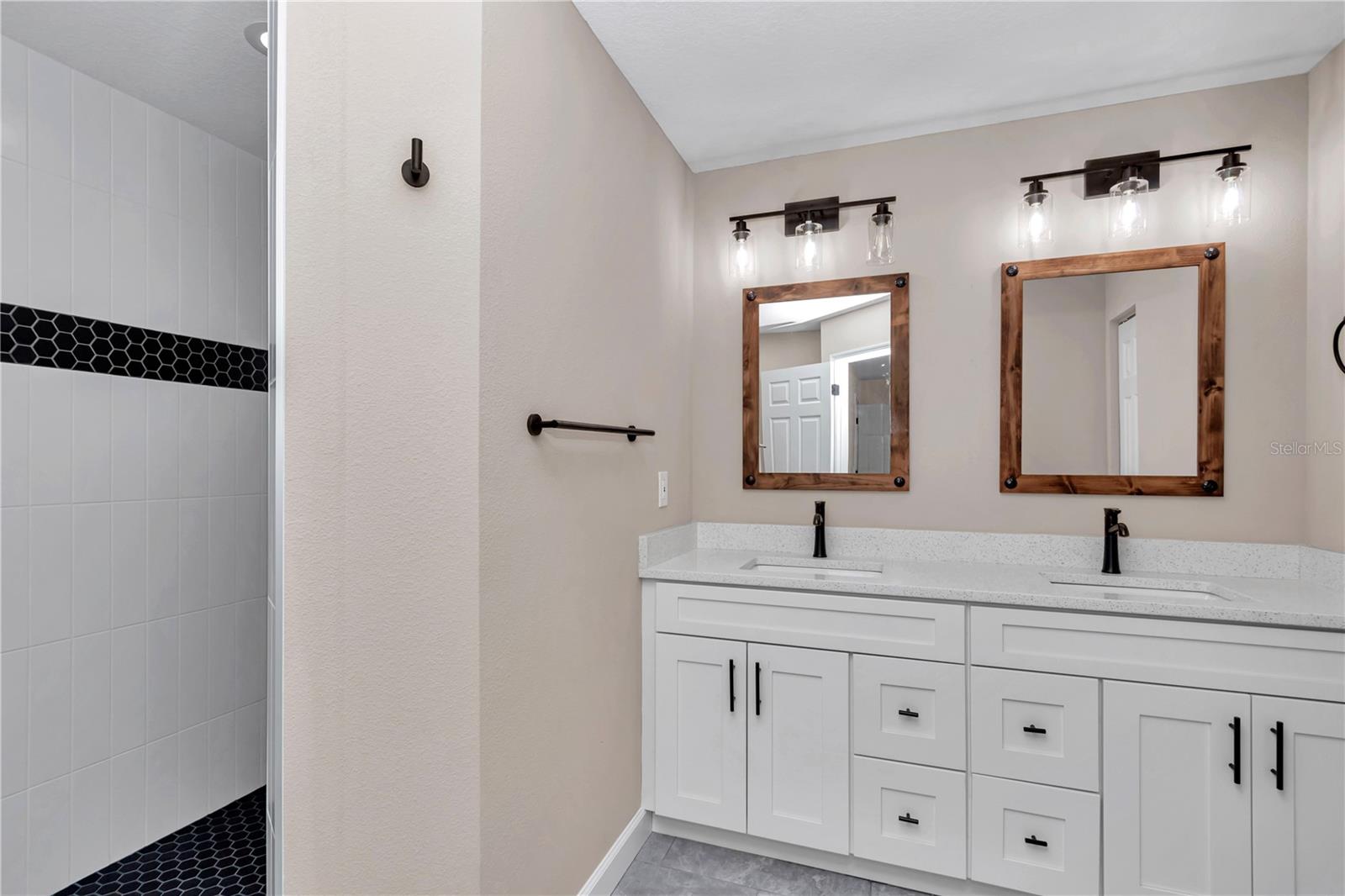 Listing photo id 31 for 12372 Checkerberry Drive